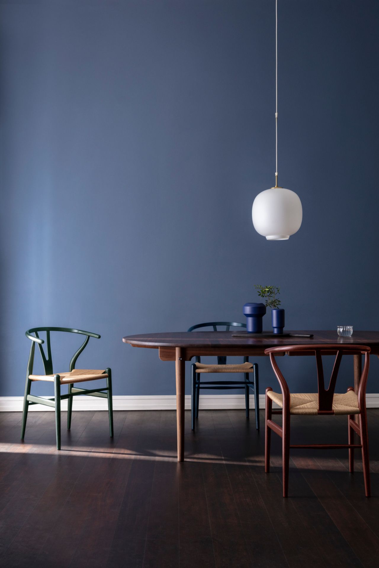 Blue wishbone chair clearance